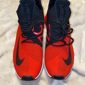 Men size 10 red and black Nike 270’s